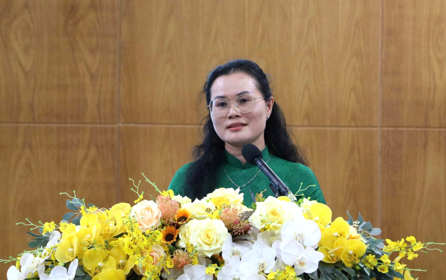 Bà Lê Thụy Mỵ Châu phát biểu tại hội thảo.