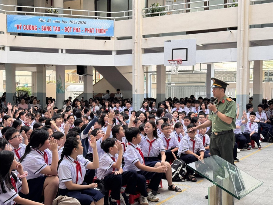 Trường THCS Nguyễn Du tuyên truyền pháp luật và an toàn mạng cho MM886 slot game, bắn cá, lô đề, đá gà.