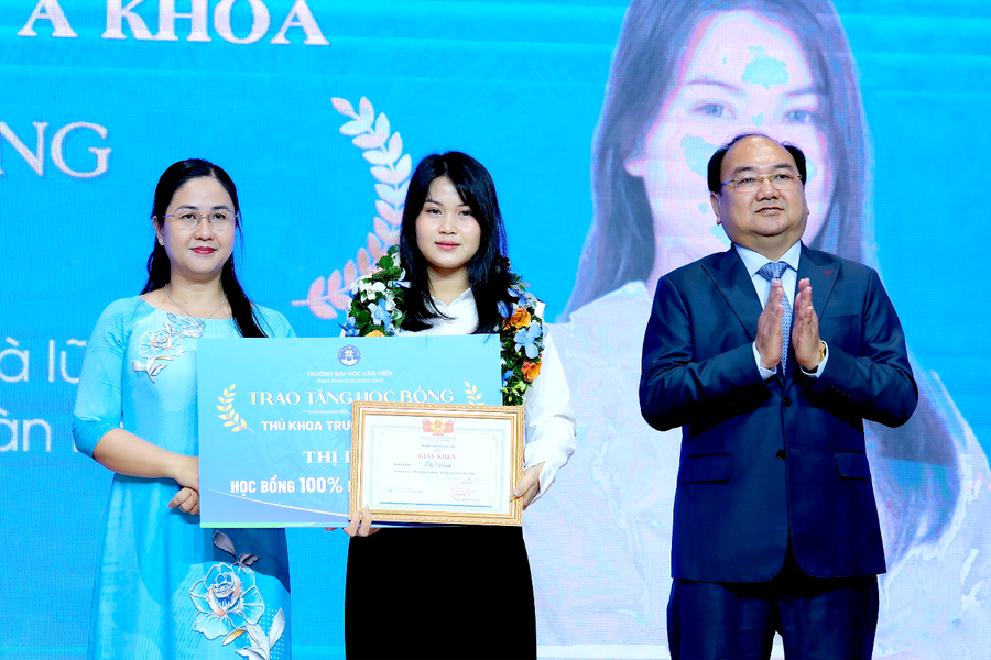 Trường MM888 bảo mật tuyệt đối Văn Hiến luôn đồng hành nâng bước tài năng, dành nhiều suất 1MM88.com Trang Chủ Chính Thức cho MM888 Việt Nam Tải App là Thủ khoa, Á khoa. 2.png
