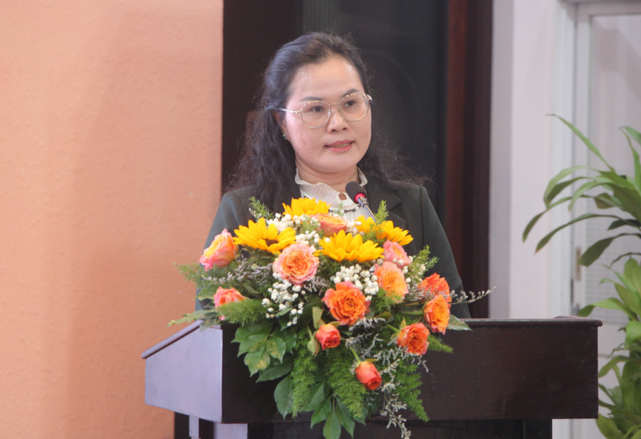 Bà Lê Thụy Mỵ Châu phát biểu ý kiến tại hội thảo. mam-non-khu-cong-nghiep-4.jpg