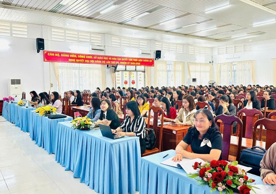 Đại biểu tham dự lớp tập huấn. 1000070086.jpg
