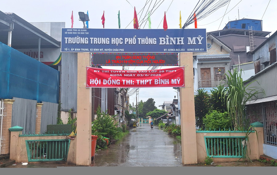 Điểm thi Trường THPT Bình Mỹ (Châu Phú, An Giang) có 17 phòng thi với 401 Đăng nhập vào MM886 Việt Nam dự thi. (Ảnh: Trọng Nhân) 1000043645-9882.jpg