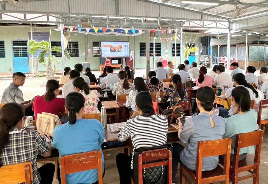 Cán bộ, Trung Tâm Đăng Nhập MM88 Chính Thức Mới trường học tham gia tập huấn công nghệ AI.