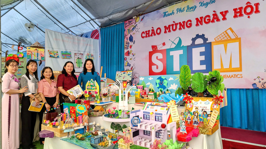 Gian trưng bày sản phẩm STEM. Ảnh: Trọng Nhân. 1000066896.jpg