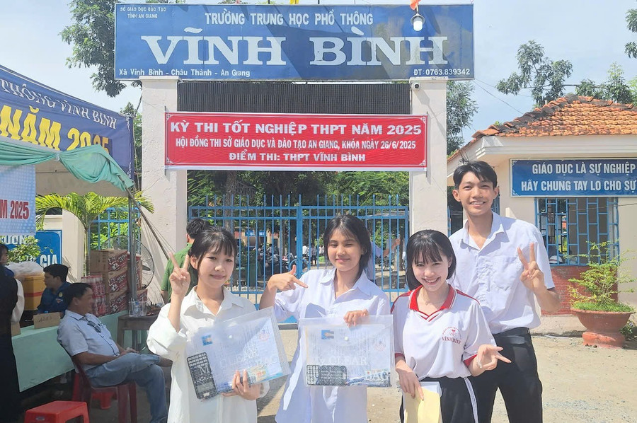 Các Đăng nhập vào MM886 Việt Nam phấn khởi sau mỗi buổi thi. Ảnh: Trọng Nhân. 1000045290.jpg