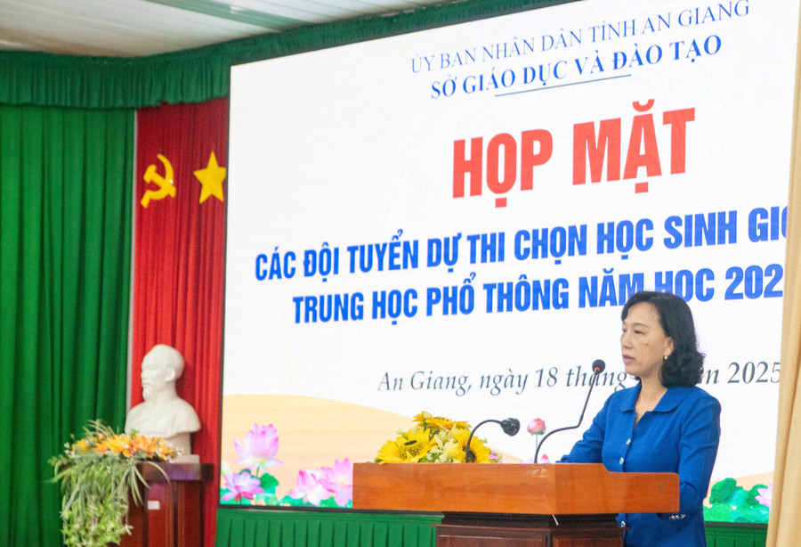 Bà Nguyễn Thị Minh Thúy, Phó Chủ tịch UBND tỉnh An Giang phát biểu tại buổi họp mặt. huahai-5.jpg