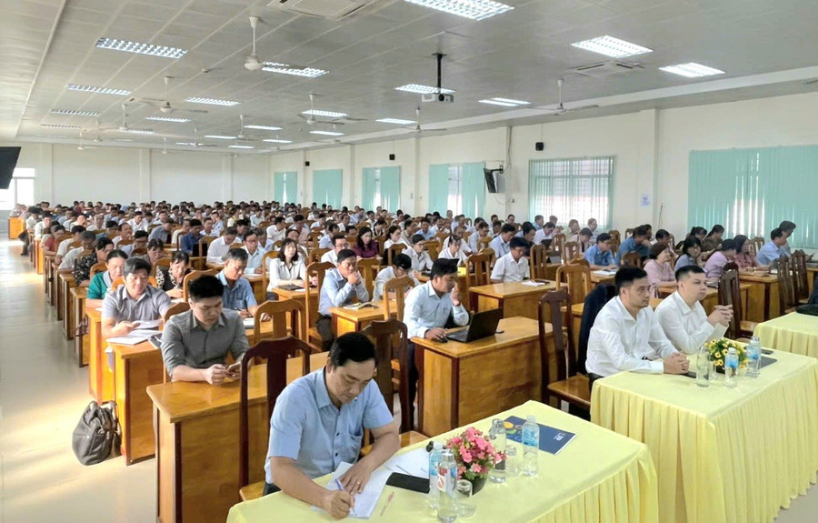 Các đại biểu tham dự Hội nghị tập huấn. 1000041468.jpg