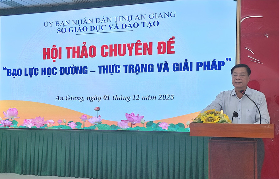 Ông Huỳnh Văn Hóa, Phó Giám đốc Sở GD&ĐT An Giang phát biểu khai mạc Hội thảo. 1000063129.jpg