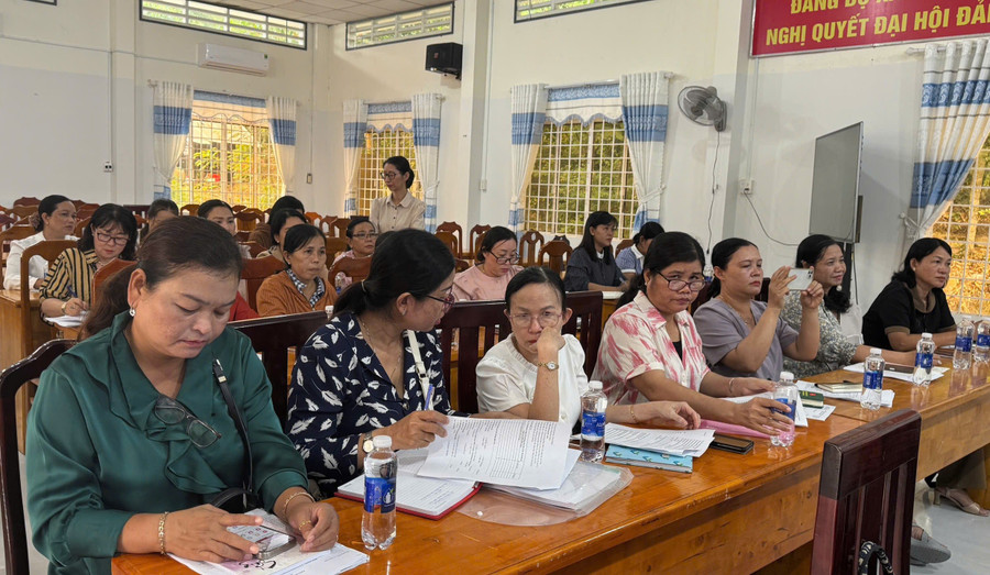 Đại biểu các trường Mầm non tham dự buổi làm việc. 1000060913.jpg