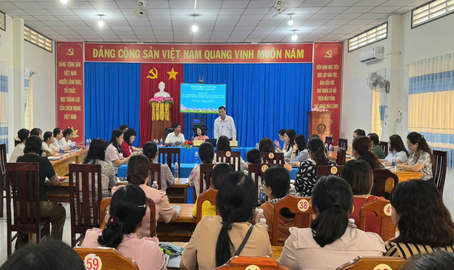 Quang cảnh buổi làm việc. 1000060916.jpg