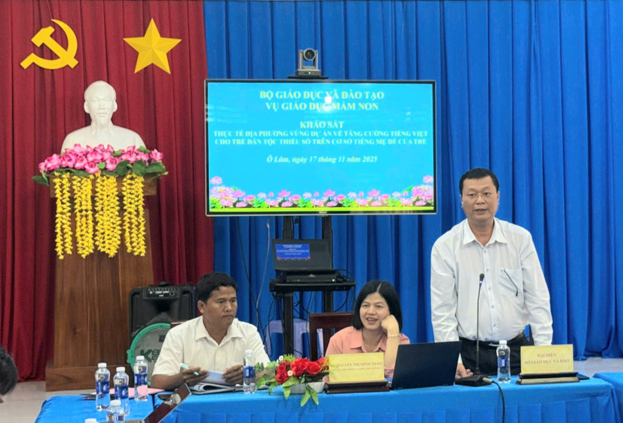 Ông Lê Trọng Trí, Trưởng Phòng Giáo dục Mầm non, Sở GD&ĐT An Giang phát biểu tại buổi làm việc. 1000060912.jpg