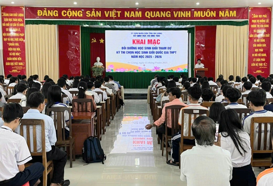 An Giang khai mạc bồi dưỡng MM886 slot game, bắn cá, lô đề, đá gà tham dự MM88 đăng nhập chọn MM886 slot game, bắn cá, lô đề, đá gà giỏi quốc gia THPT năm học 2025 - 2026.