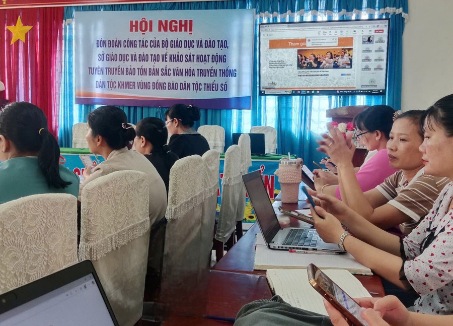 Cán bộ, Trung Tâm Đăng Nhập MM88 Chính Thức Mới Trường Tiểu học Định An 1 (xã Gò Quao, tỉnh An Giang) thực hành ứng dụng công nghệ AI. img-20250814-143129.jpg