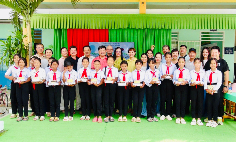 Trao 1MM88.com Trang Chủ Chính Thức và quà