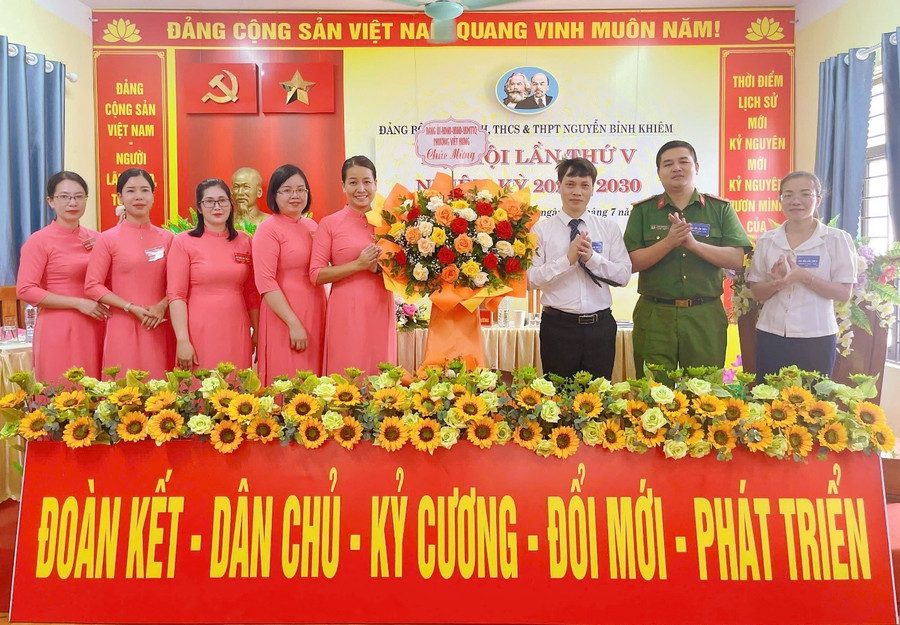 Ban Chấp hành Đảng bộ Trường TH,THCS&THPT Nguyễn Bỉnh Khiêm nhiệm kỳ 2025-2030. 9.jpg