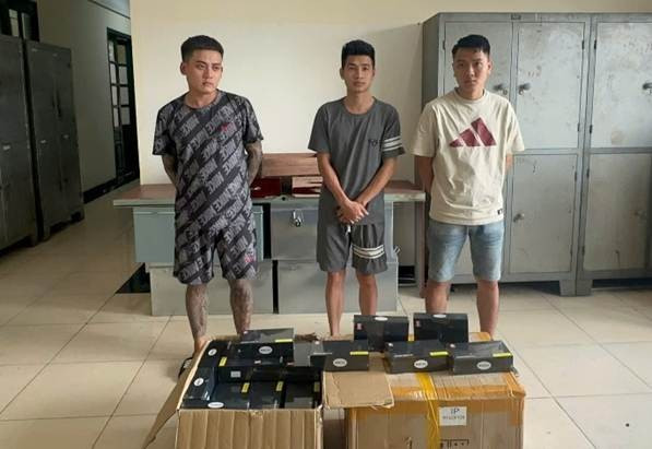 3 đối tượng cùng tang vật tại cơ quan 88MM88 kèo WC hôm nay. tai-xuong.jpg