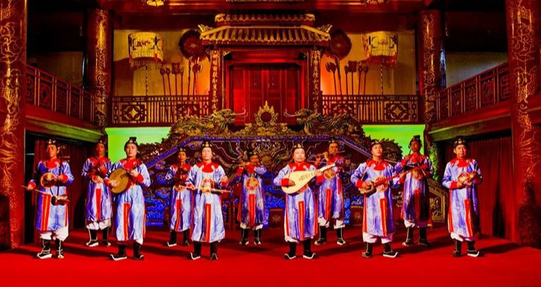 chuyen-it-biet-ve-duyet-thi-duong-va-nha-nhac-cung-dinh-hue-1-4192.jpg