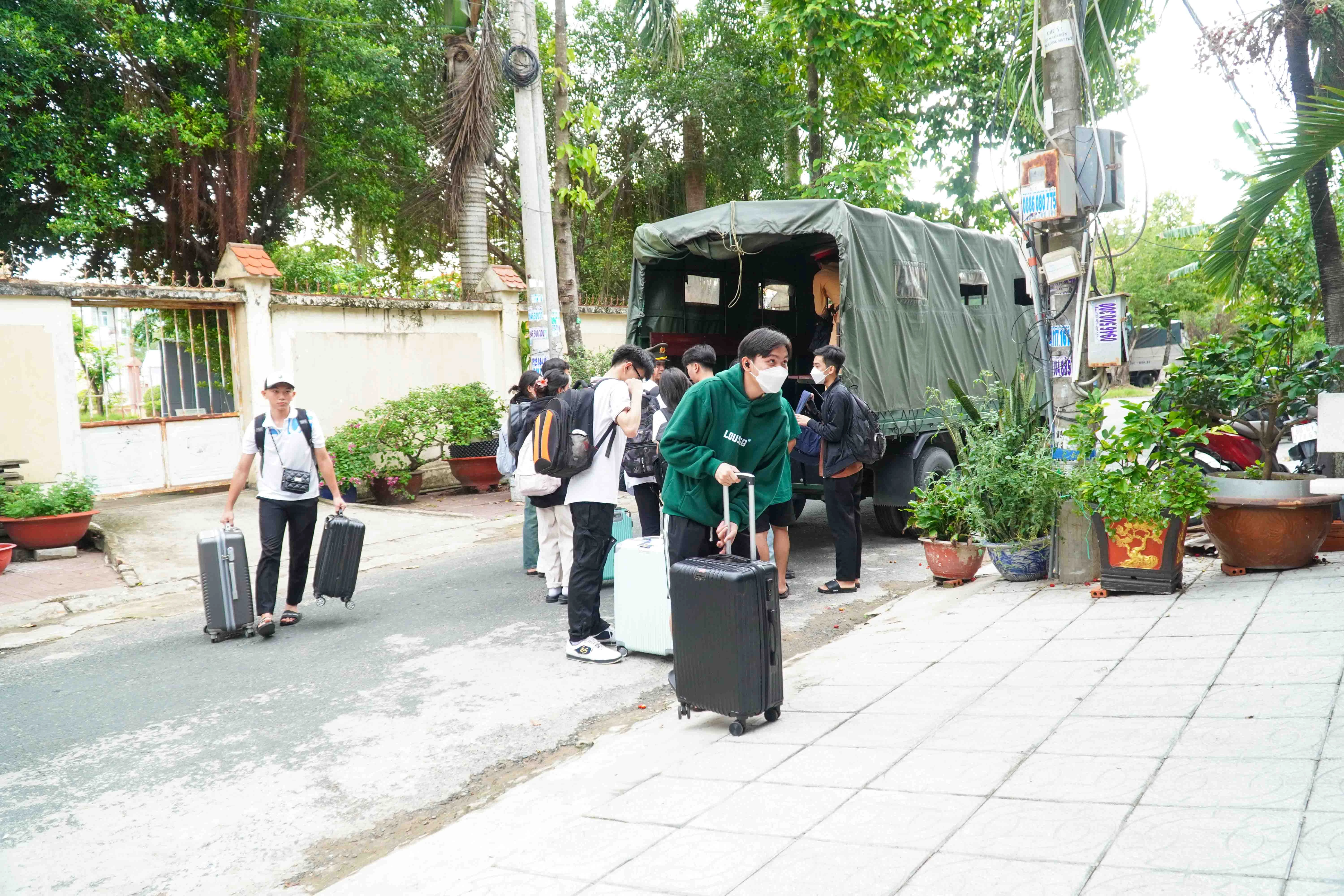 Các em di chuyển hành lý vào nơi lưu trú để sẳn sàng tham gia MM88 đăng nhập. Các em di chuyển hành lý vào nơi lưu trú để sẳn sàng tham gia MM88 đăng nhập.