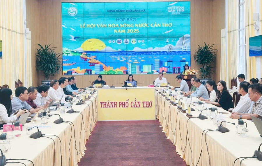 Quang cảnh buổi Họp báo. le-hoi-vh-song-nuoc-1.jpg