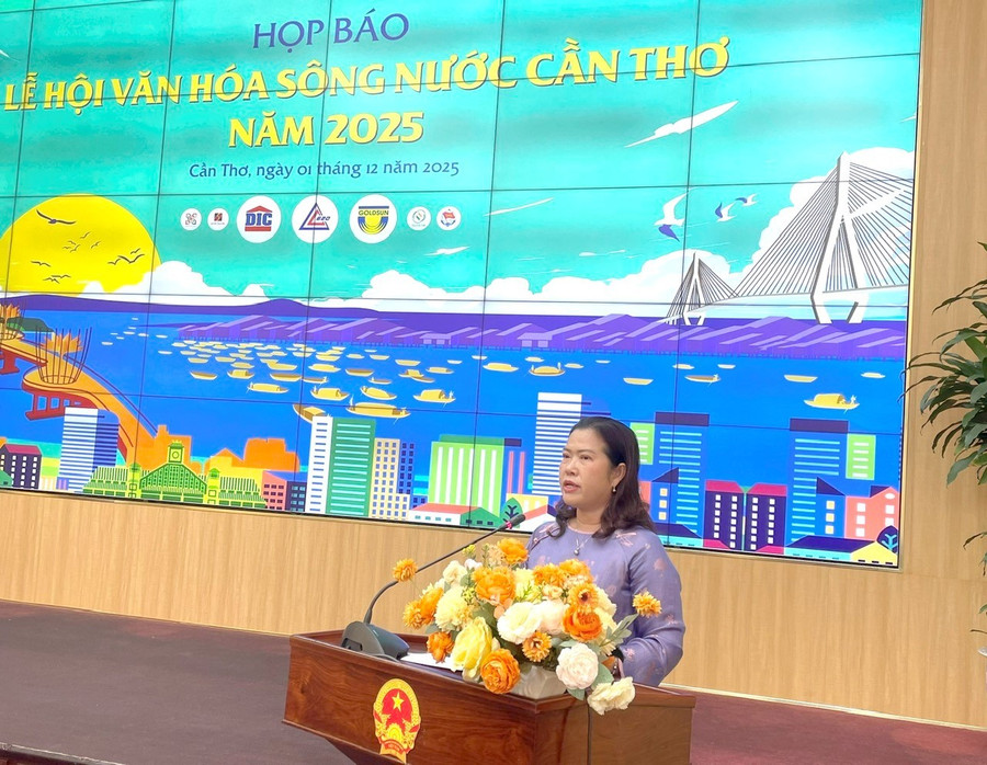 Bà Nguyễn Thị Ngọc Điệp, Phó Chủ tịch UBND TP Cần Thơ phát biểu tại buổi Họp báo. le-hoi-vh-song-nuoc-2.jpg