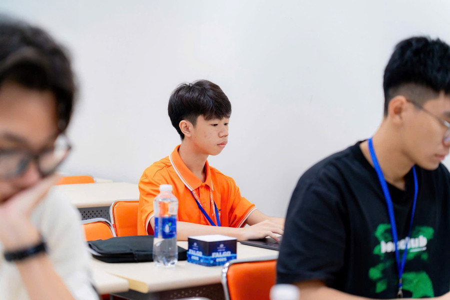 Trần Tiến Trung theo học tại FUNiX vì đam mê đặc biệt với lập trình. nam-sinh-lop-10-anh-2.jpg