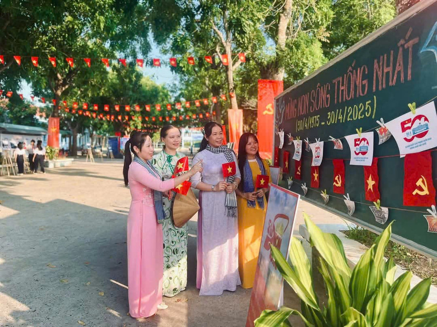Cán bộ, Trung Tâm Đăng Nhập MM88 Chính Thức Mới Trường THCS Thới Long (quận Ô Môn) tham gia hoạt động kỷ niệm 50 năm Ngày Giải phóng miền Nam, thống nhất đất nước. nganh-gd-can-tho-5.jpg