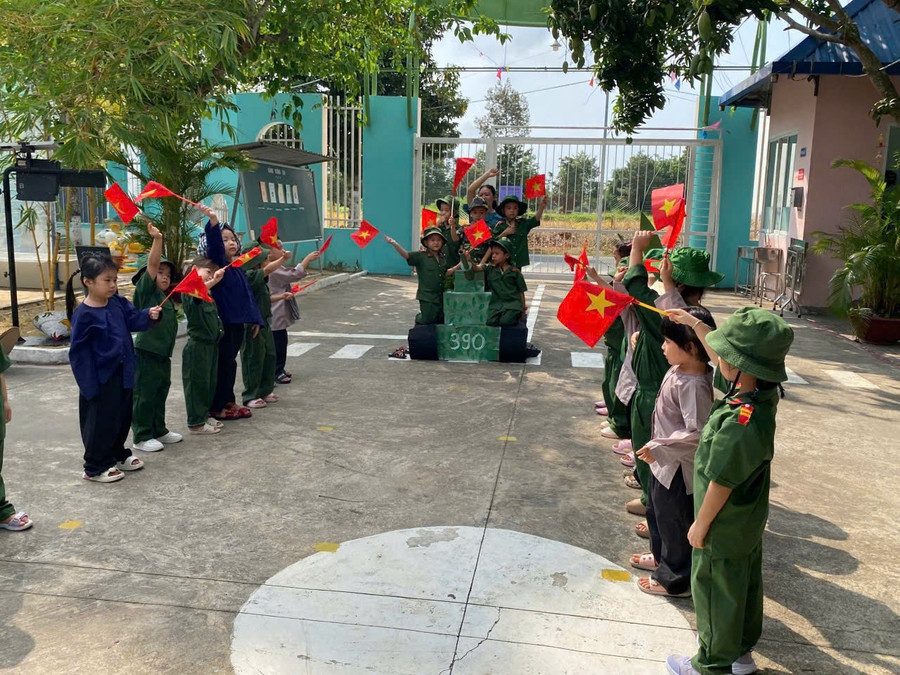 Trẻ mầm non trải nghiệm làm chiến sĩ. nganh-gd-can-tho-9.jpg