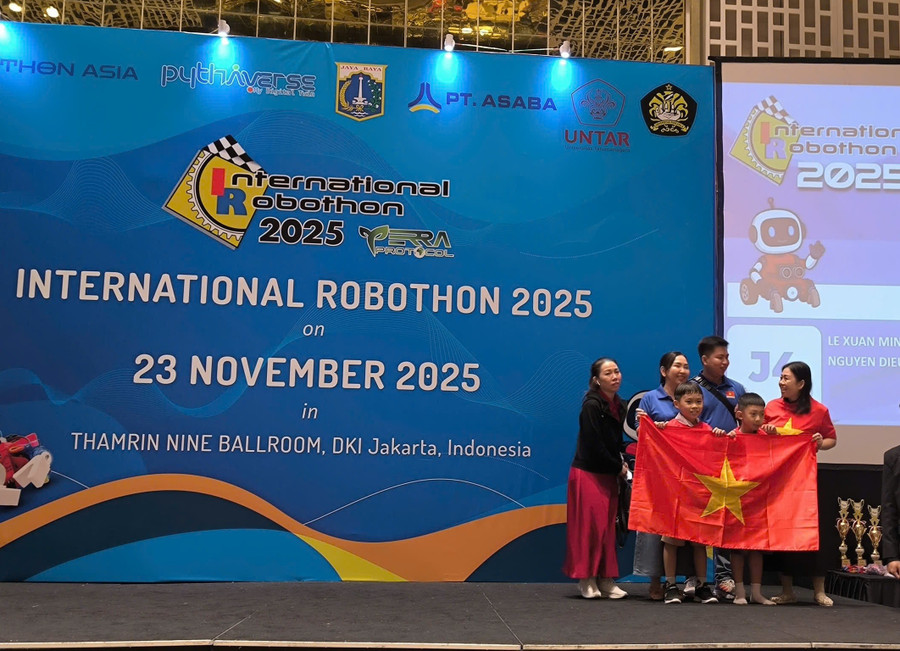 Niềm vui được xướng tên tại đấu trường Robothon quốc tế. can-tho-robothon-quoc-te-3.jpg