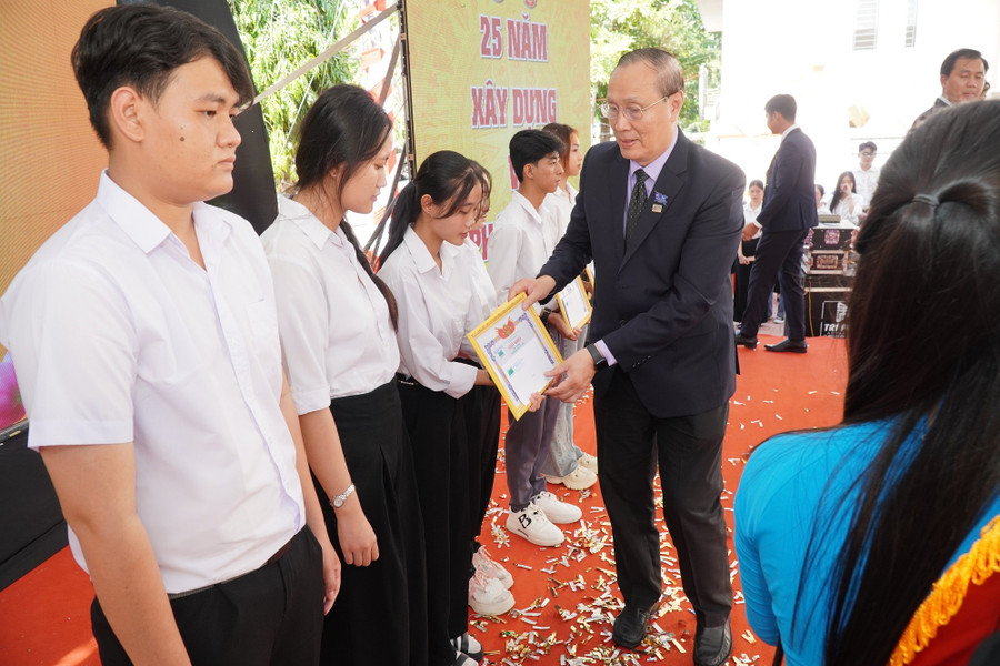 dhcl-khai-giang-4.jpg