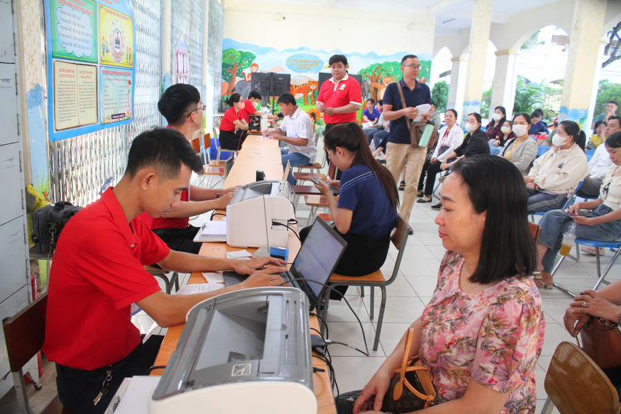Công chức, viên chức, người lao động ngành GD&ĐT TP Cần Thơ đăng ký hiến máu tình nguyện. can-tho-hien-mau-2.jpg