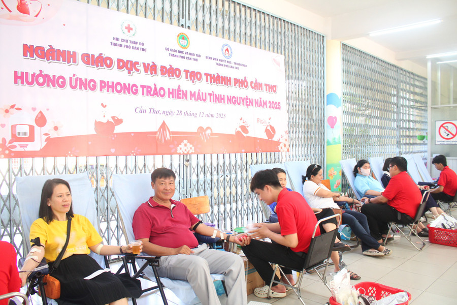 Mỗi người hiến máu đều có chung mong muốn lan tỏa thông điệp “Hiến máu cứu người - Một nghĩa cử cao đẹp” trong xã hội. can-tho-hien-mau-3.jpg