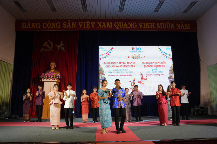 MM888 Việt Nam Tải App biểu diễn tiết mục văn nghệ tại chương trình. dhdt-tet-khmer-2.jpg