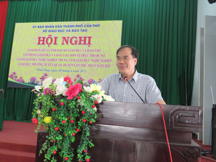 Ông Nguyễn Phúc Tăng - Phó Giám đốc Sở GD&ĐT TP Cần Thơ phát biểu tại Hội nghị. can-tho-to-chuc-thi-an-toan-5.jpg