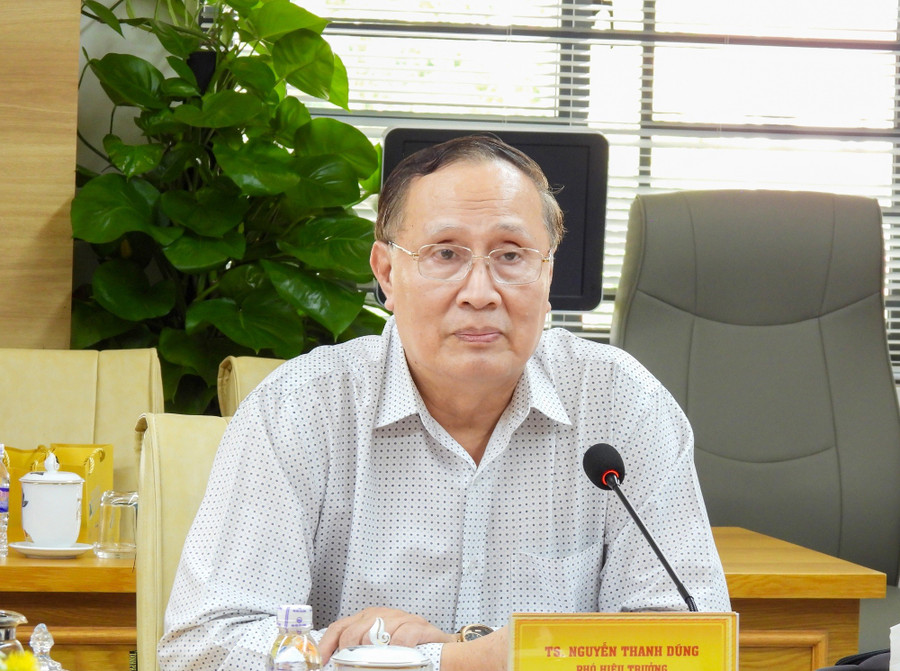 TS Nguyễn Thanh Dũng, Phó Hiệu trưởng Trường ĐH Cửu Long phát biểu tại buổi làm việc. dhcl-hop-tac-duc-2.jpg