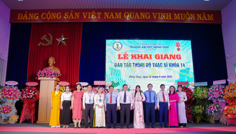 Lãnh đạo Trường ĐH Đồng Tháp dự lễ khai giảng đào tạo trình độ thạc sĩ khóa 14. anh-2-9919.jpg