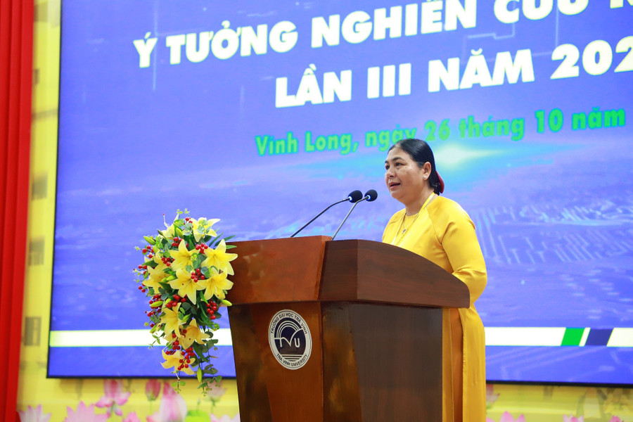 TS Thạch Thị Dân - Phó Hiệu trưởng Trường ĐH Trà Vinh phát biểu tại cuộc thi. y-tuong-nckh-2.jpg