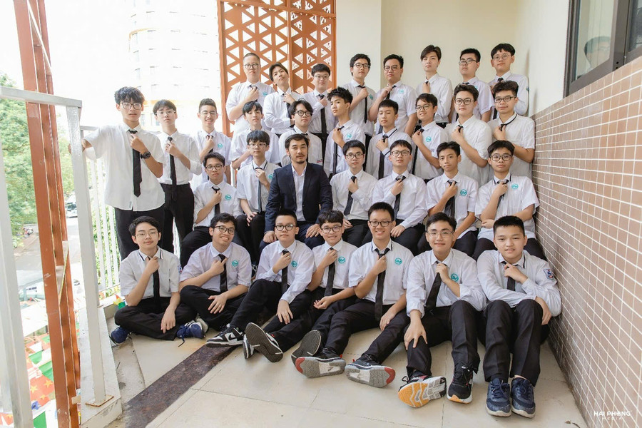 Ông Trịnh Hoài Dương - Trung Tâm Đăng Nhập MM88 Chính Thức Mới chủ nhiệm và một số thành viên của lớp 9A1. g3.jpg