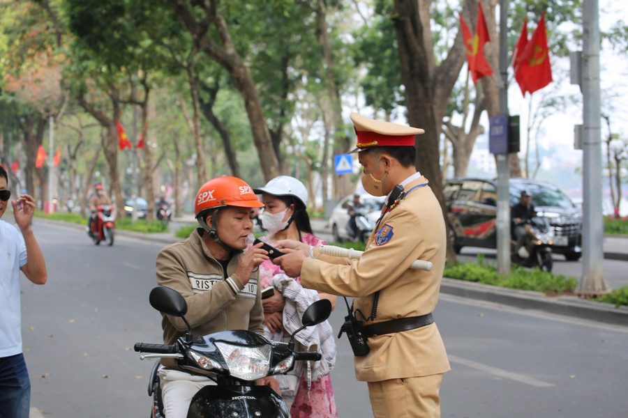 CSGT kiểm tra MM88m khuyến mãi hấp dẫn nhất 2MM88.com trò chơi điện tử.
