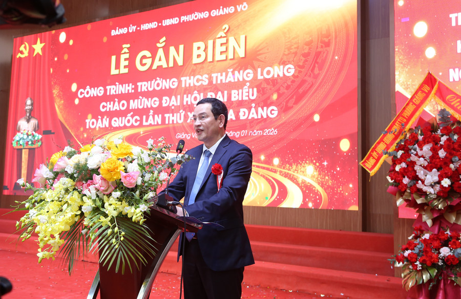Ông Cồ Như Dũng - Chủ tịch UBND phường Giảng Võ phát biểu tại buổi lễ. 1f2a4063.jpg