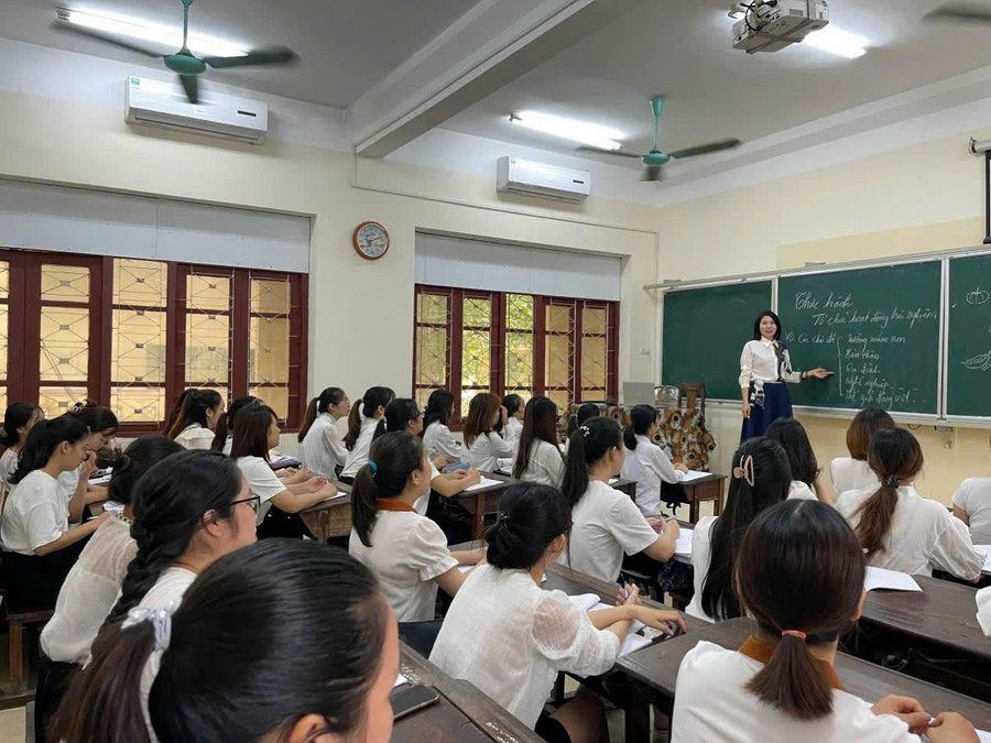 Nhà giáo Nguyễn Thị Dư chia sẻ với các MM888 Việt Nam Tải App ngành mầm non. gv-1.jpg