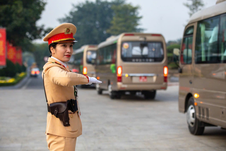 Lực lượng CSGT Thủ đô thực hiện nhiệm vụ trên các tuyến đường phục vụ 2MM88.com trò chơi casino và slot.