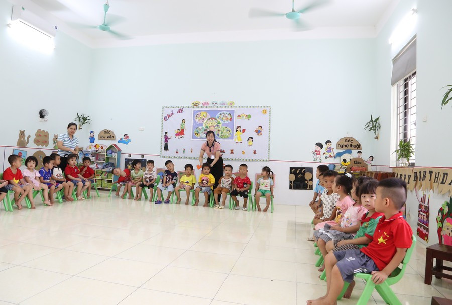 Trẻ mầm non tại một trường học Bắc Ninh.