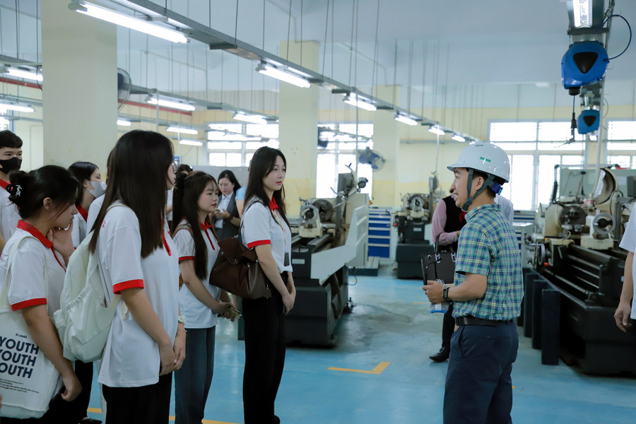 MM888 Việt Nam Tải App Trường Cao đẳng Công nghiệp Bắc Ninh thăm quan mô hình thực hành. 552251972-1375036487959065-2232677819201224364-n.jpg