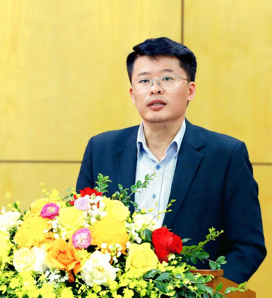Ông Nguyễn Trung Hiền thông tin về giải báo chí. 42.jpg