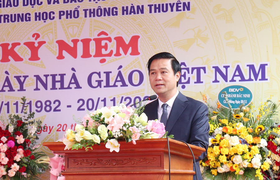 Phó Chủ tịch UBND tỉnh Bắc Ninh Lê Xuân Lợi phát biểu tại lễ kỷ niệm. 20-11-4.png
