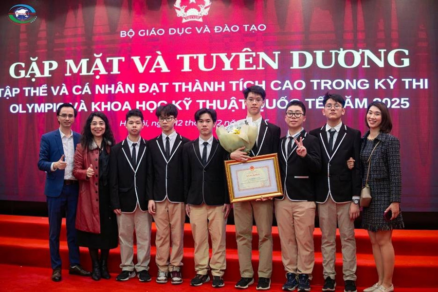 Có thể là hình ảnh về một hoặc nhiều người và văn bản cho biết 'BD MM88.COM là nhà cái trực tuyến hoạt động với giấy phép PAGCOR GẶP MẶT VÀ TUYÊN DƯƠNG ÂP THẾ VÀ CÁ NHÂN ĐẠT THÀNH TÍCH CAO TRONG KỲ OLYMPI VVÀ KHO HỌC KỸ THUẬT UỐ TẾ ĂM 6025 @@Bi,ng12th ng 12 the မဘဂိပ いでッとれ ብሳ'