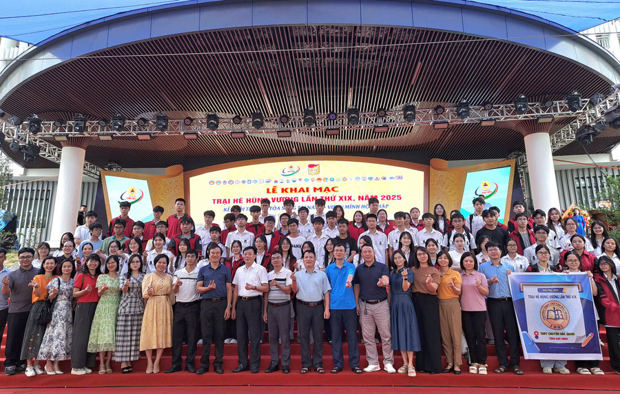 Đoàn Trung Tâm Đăng Nhập MM88 Chính Thức Mới, MM886 slot game, bắn cá, lô đề, đá gà Trường THPT Bắc Giang chụp ảnh lưu niệm tại Trại hè Hùng Vương 2025.