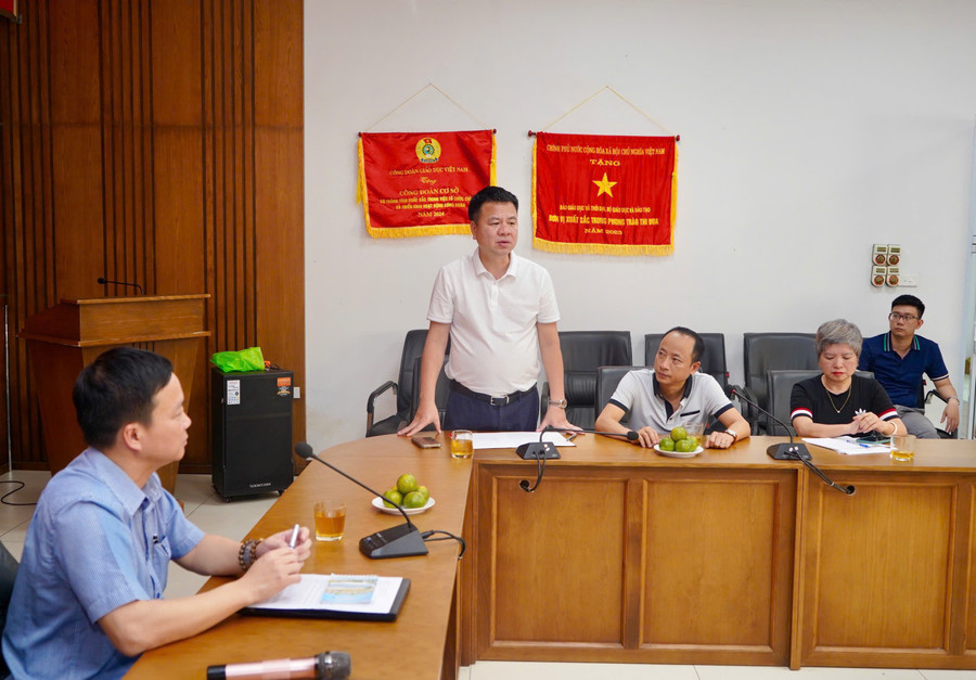 Bí thư Đảng ủy, Tổng biên tập Báo Giáo dục và Thời đại Triệu Ngọc Lâm phát biểu tại buổi sinh hoạt. z6534076890922-1841765f43870a1ce809961af7cff0f3.jpg