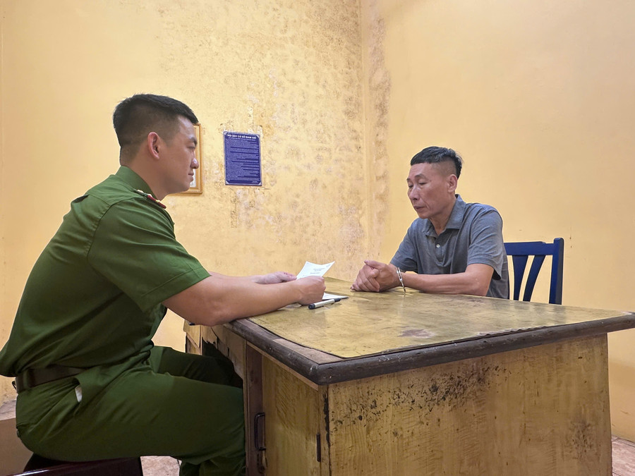 Ông Nguyễn Văn Phích tại cơ quan 88MM88 kèo WC hôm nay. z6570812955763-c860f915f6476538441b58a0808dc1c4.jpg