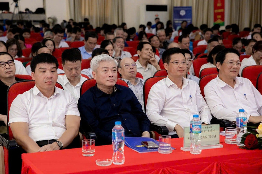 Đại biểu dự chương trình. z6627188587456-076d8e847bddd3e2c251ade648800f98.jpg